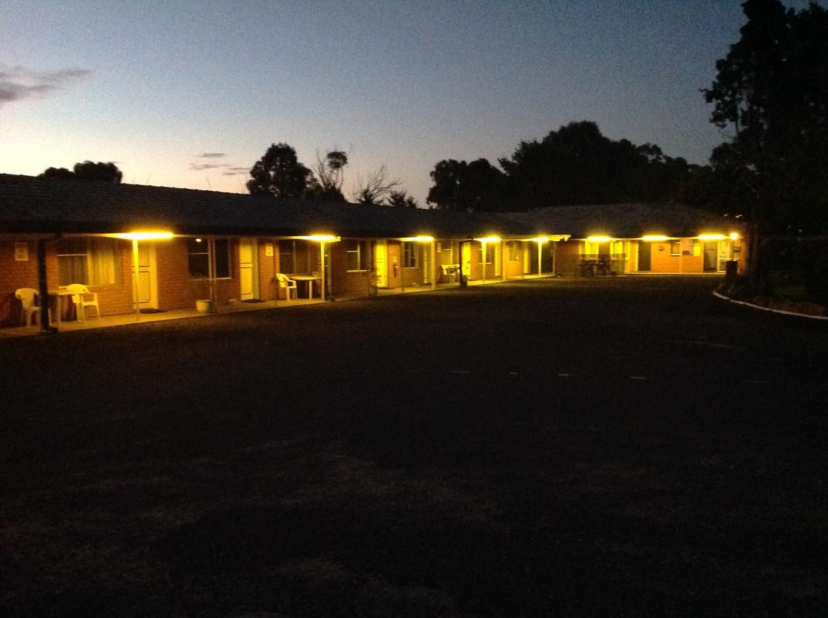 Altona Motel Uralla エクステリア 写真